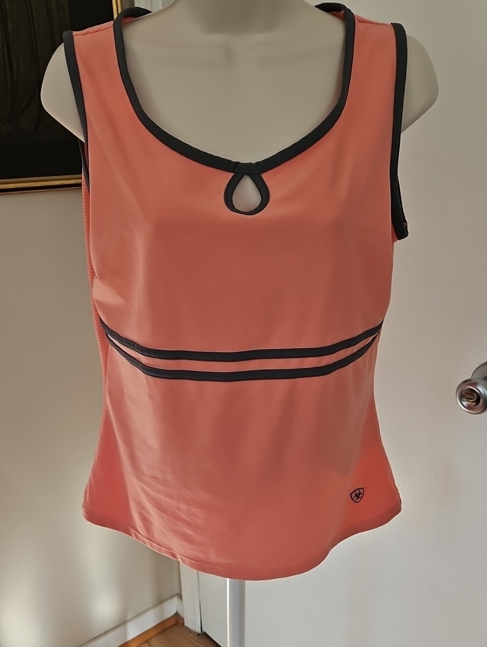 Ariat Scoop Neck Keyhole Tank Size M